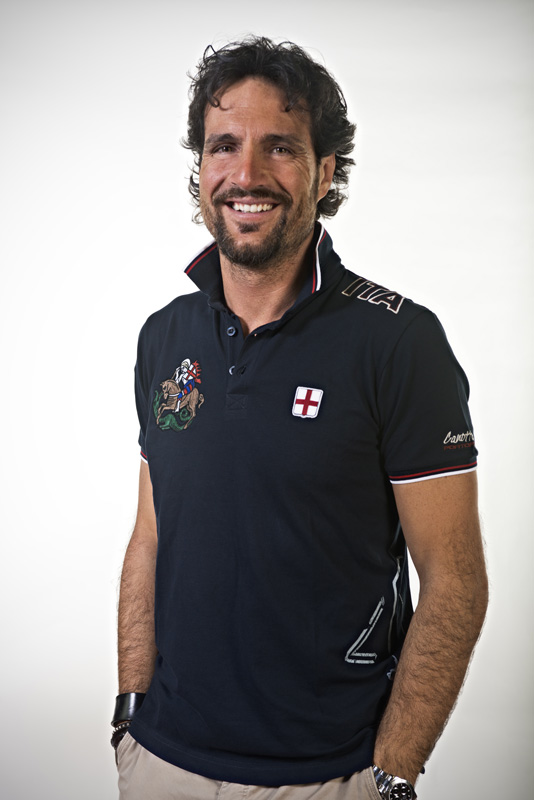 Luca Betti indossa polo in piqué di cotone Giro di Boa - Polo Uomo - Canottieri Portofino